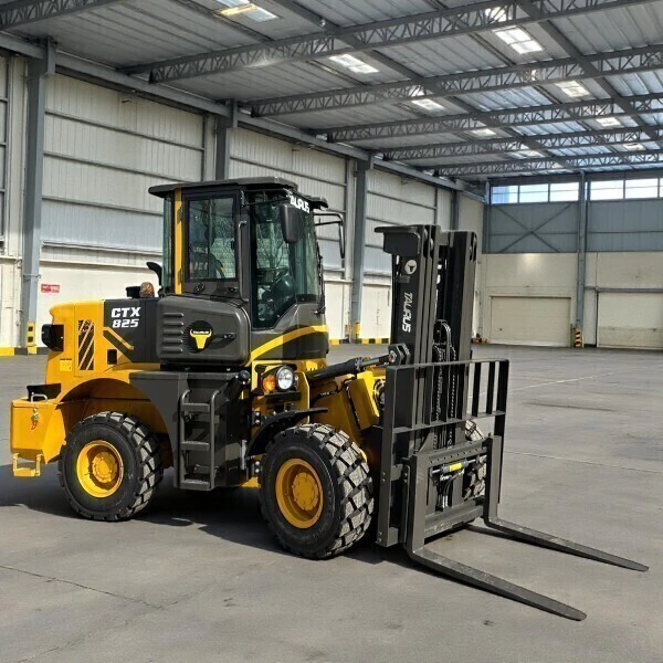 Tractoelevador Taurus modelo CTX825